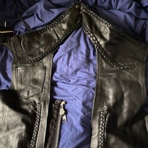 Womens size 6 Leather chaps . Braided down sides. Has back pocket . All Leather.